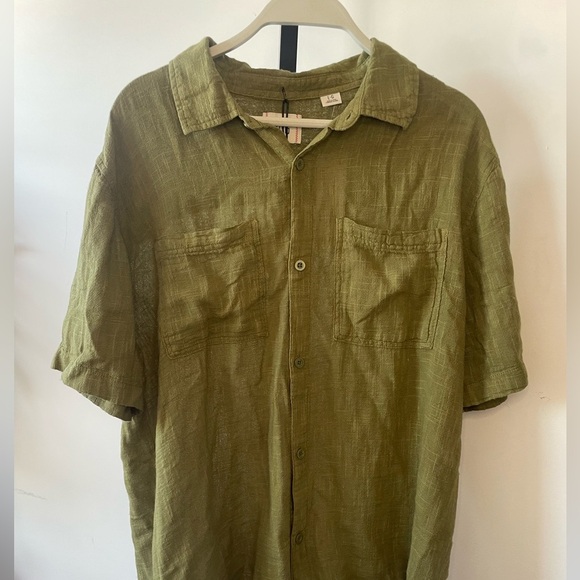 NWT Urban Outfitters|| Green Gauzy Crinkle Button down Size Large - Picture 3 of 6